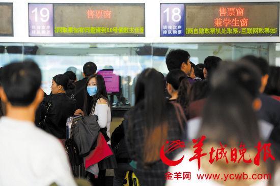 2015年春運,“囤票”不再是黃牛的專屬行為,普通乘客也開始加入其中。