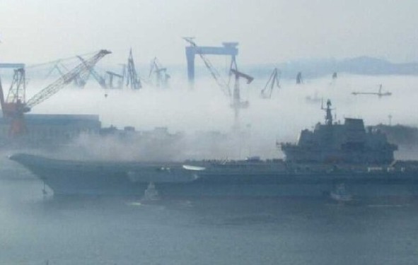 資料圖:我航母平臺霧中歸航 資料圖:我航母平臺霧中歸航