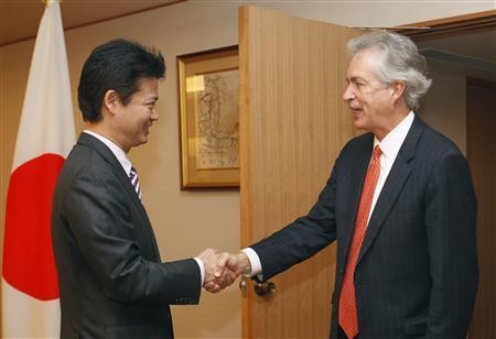 10月15日上午，日本外相玄葉光一郎與到訪的美國常務助理國務卿伯恩斯在日外務省舉行了會談。