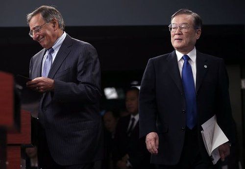 日本防衛(wèi)大臣森本敏本與美國國防部長帕內(nèi)塔 日本防衛(wèi)大臣森本敏本與美國國防部長帕內(nèi)塔