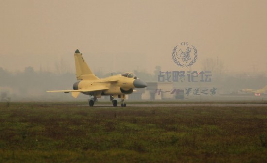 網友拍攝到的殲-10B戰(zhàn)機試飛照 網友拍攝到的殲-10B戰(zhàn)機試飛照