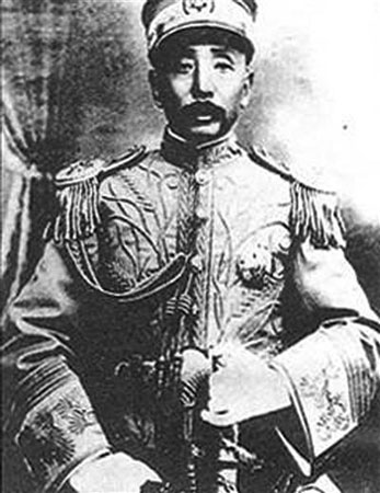 歷史教材張作霖“標(biāo)準照”弄錯