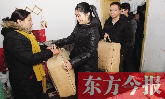 “愛(ài)有所衣”匯聚愛(ài)心 溫暖低保家庭 “愛(ài)有所衣”匯聚愛(ài)心 溫暖低保家庭