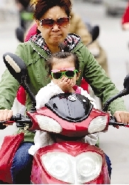 昨天清晨，文化宮路。 鄭州晚報(bào)記者 張翼飛 圖