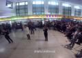 火車站候車大廳紅歌快閃迎國慶！百人互動，震撼現(xiàn)場嗨翻天！