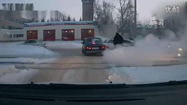 國(guó)外行車記錄儀記錄下的暖心畫面 人間處處有美好