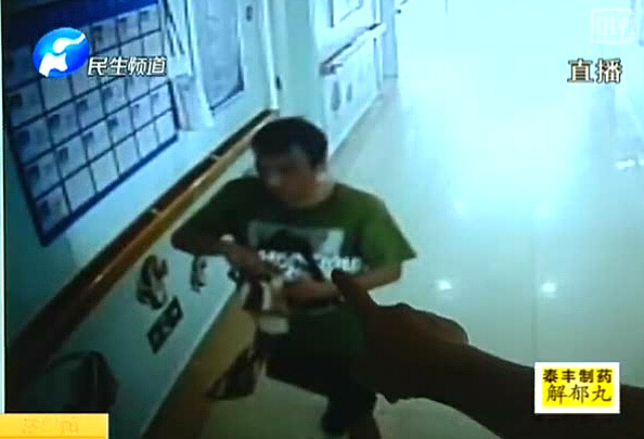 這個賊 誰都想扇他！