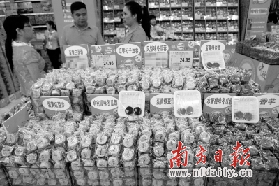 散裝月餅因其實(shí)惠的價格、豐富的口味而受到市民的青睞。