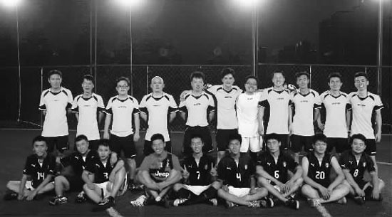 昨晚，東道主東方今報隊迎來了第二個比賽對手——財大數(shù)學隊