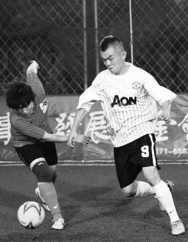 跟男人踢球，鏗鏘玫瑰們早已習(xí)慣