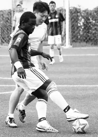 黑人小伙維安雖然沒(méi)有進(jìn)球，但其在場(chǎng)上展現(xiàn)出來(lái)的個(gè)人能力，贏得了對(duì)手的稱(chēng)贊