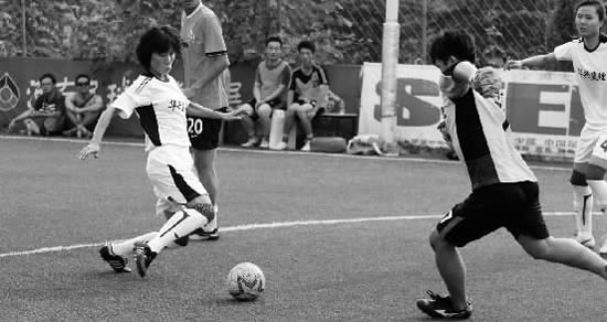 由中國(guó)女足曾經(jīng)的后防大將范運(yùn)杰領(lǐng)銜的運(yùn)之杰足球俱樂部，本場(chǎng)比賽可謂秀足高超腳法