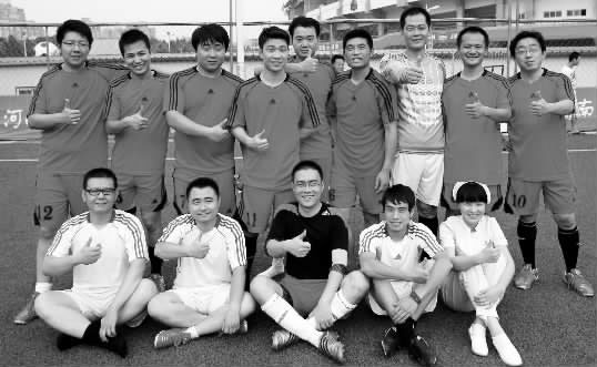 在首場比賽失利的情況下，“天使”們后來居上，昂首晉級