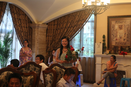 收到怎么多玫瑰，當(dāng)然開心啦！