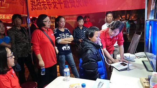 小男孩走失，移動(dòng)員工幫他們找 親人