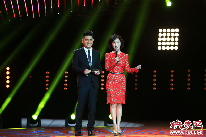 《梨園春》主持人關楓、龐曉戈