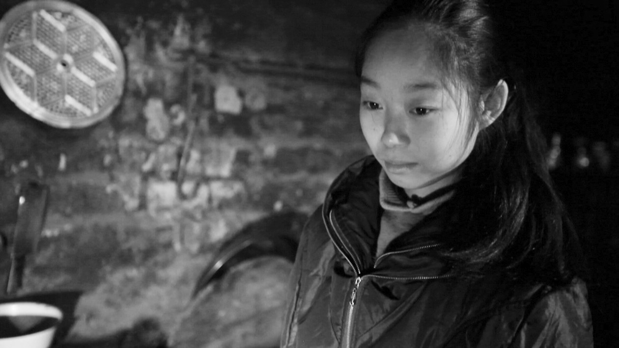 小倩倩家徒四壁，她渴望繼續(xù)讀書，改變家的現(xiàn)狀