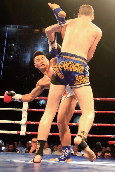 河南電視臺《武林風(fēng)》欄目走進(jìn)新疆，把比賽現(xiàn)場搬到了新疆建設(shè)兵團(tuán)農(nóng)十三師紅星廣場