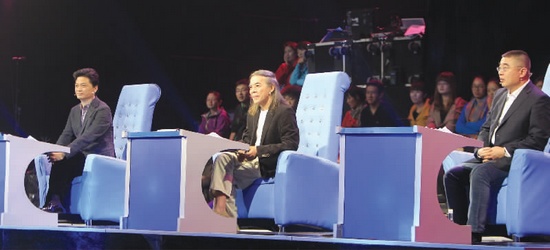 節(jié)目中，崔永元、蔡志忠、錢文忠 由左至右 三為成語先生妙語不斷