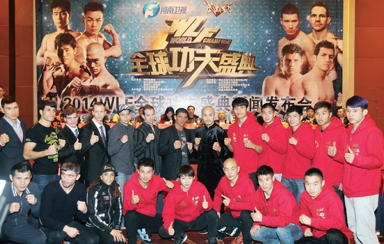 新聞發(fā)布會上，中外選手齊聚一堂。