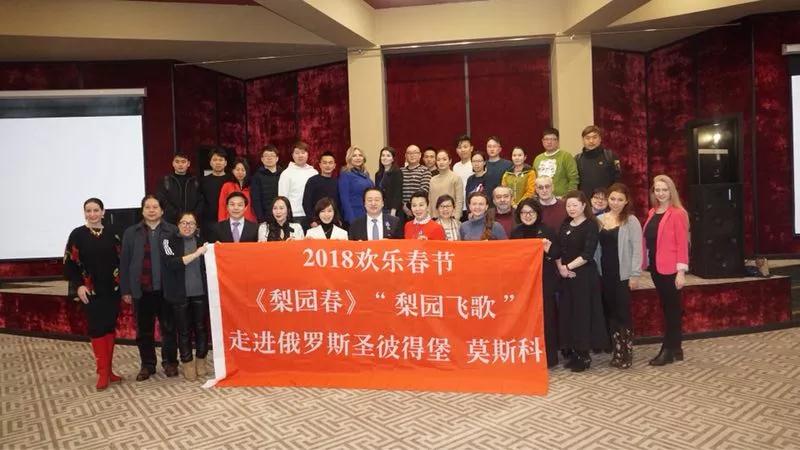 《梨園春》與俄羅斯文化學(xué)者開展座談會，共同交流中俄藝術(shù)文化的發(fā)展并互贈禮物