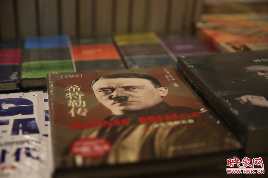 書店內(nèi)的書。