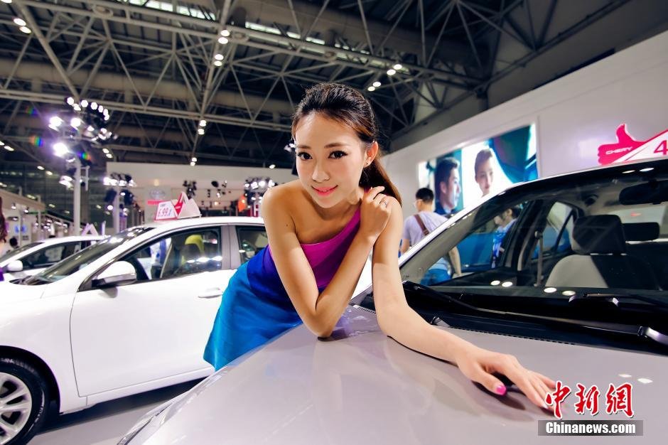 福州國際車展開幕 眾車?！盃幤娑菲G”