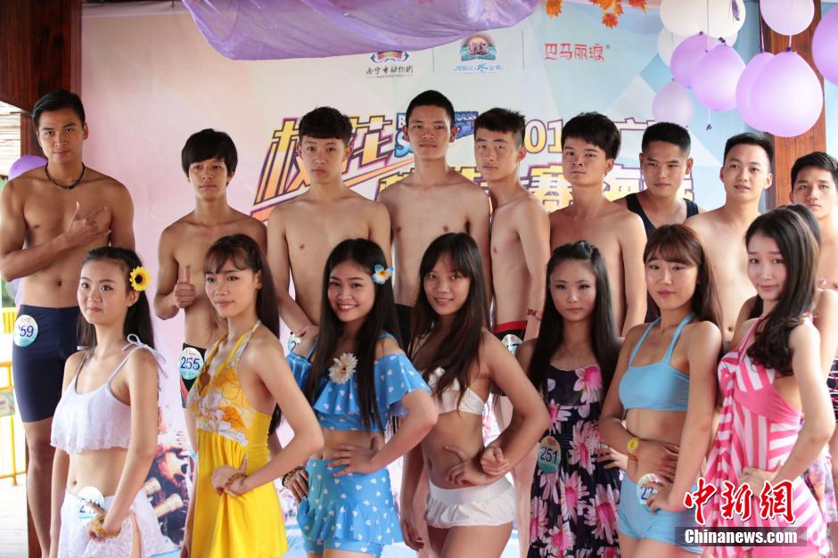 學生參加?；ㄐ２荽筚?美女穿比基尼秀身材